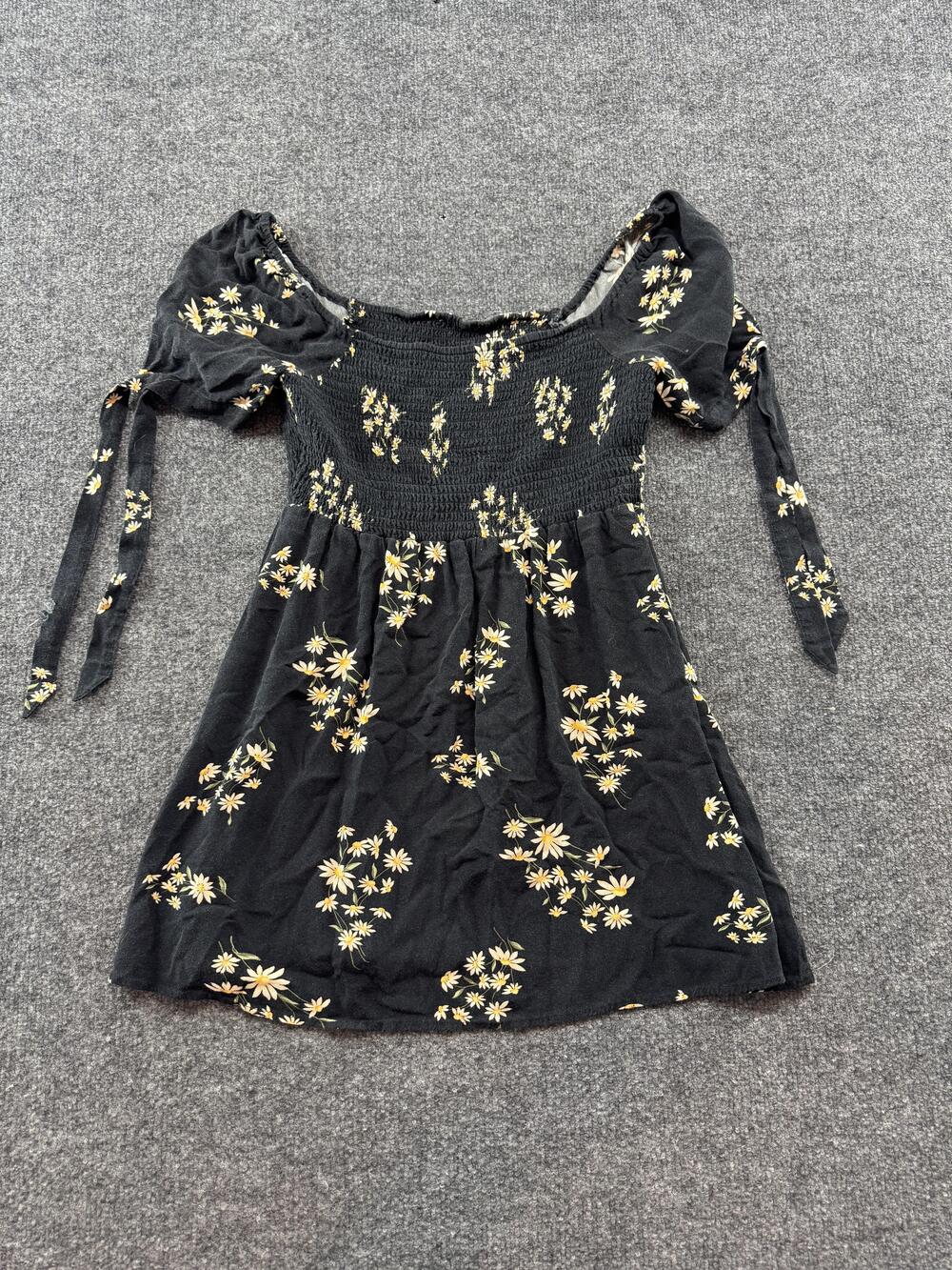 American Eagle Outfitters Dress Womens Small Black Daisy Smocked Puff Sleeve